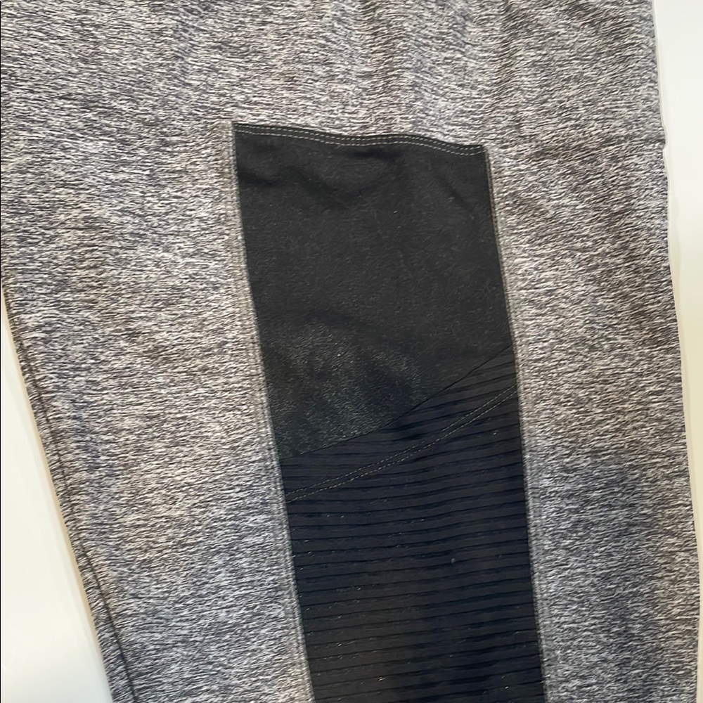 Gray and Black Athletic Leggings - Picture 6 of 6